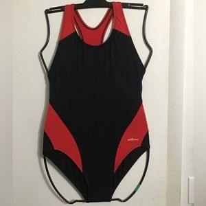Dolfin, ocean performance, one piece swimsuit Black and red size 38